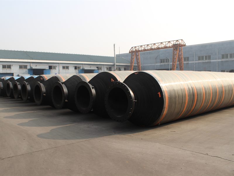 floating-hoses-yard-800x600